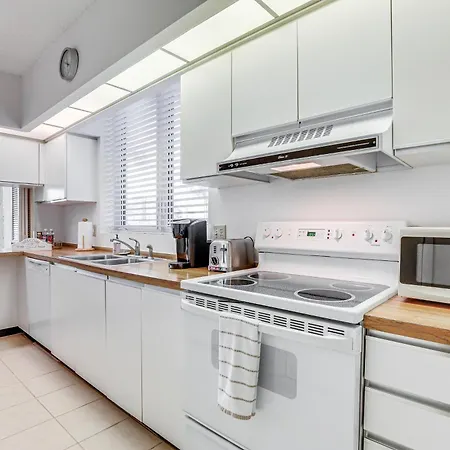 Luxury Longboat Key Condo - Walk To Beach Access!